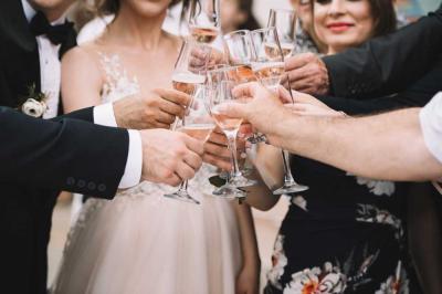 Impress Out of Town Wedding Guests with These Useful Tips